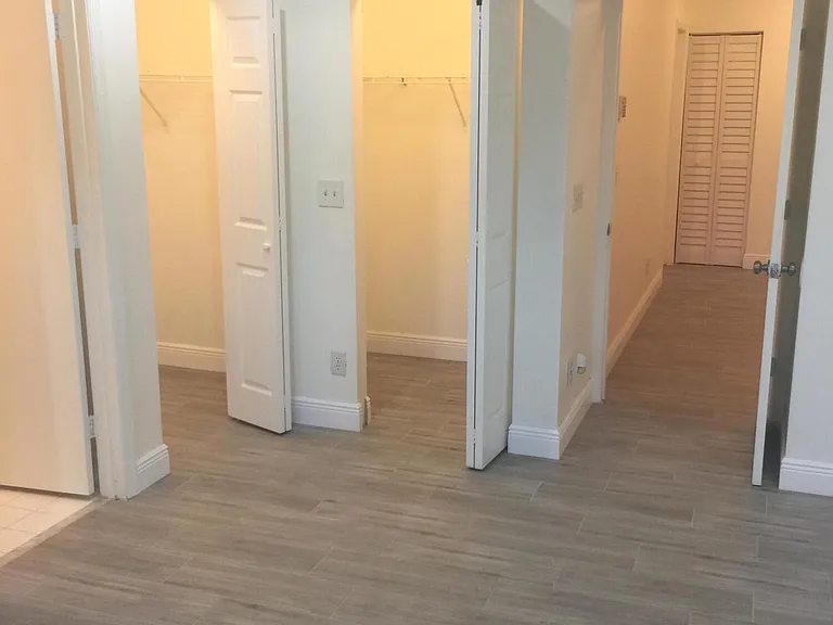 401 SW 120th Ave — Photo 30