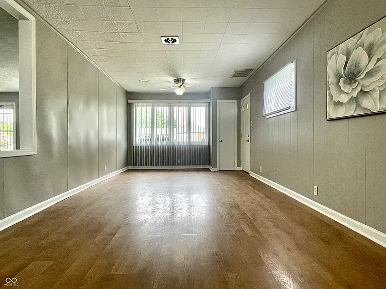 110 N Tyrone Dr — Photo 9