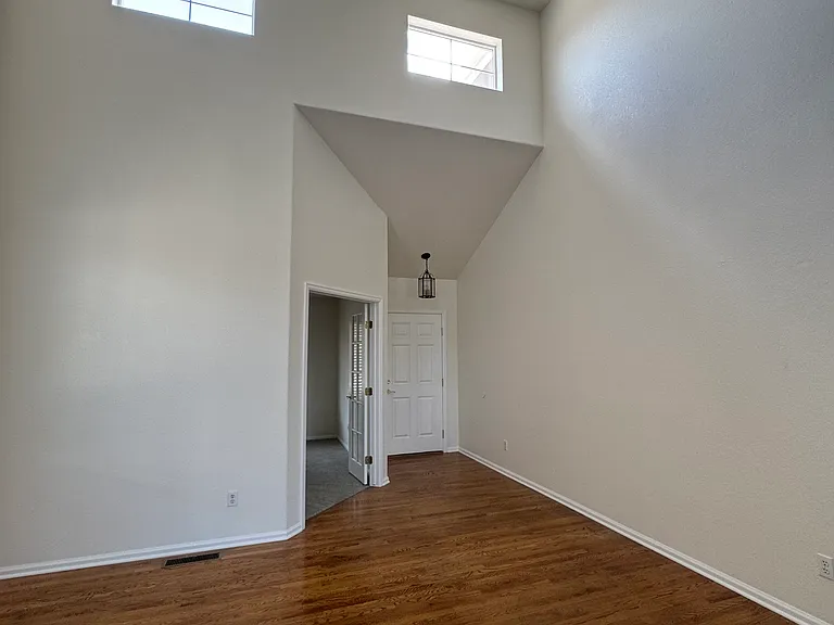 10549 Laurelglen Cir — Photo 5