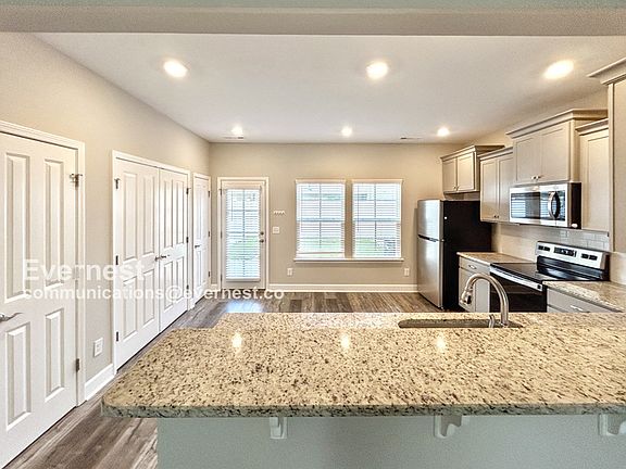 3rd image of 821 Goswell Dr