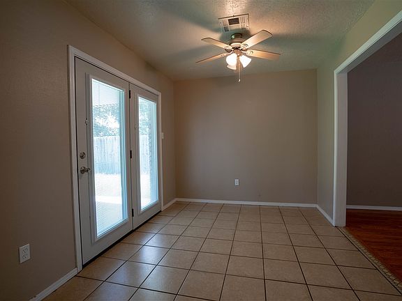 5th image of 3005 NE Lancaster Ln