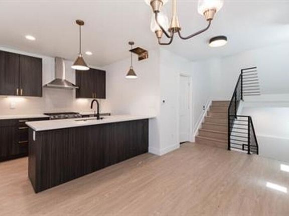 3rd image of 1258 Newton St #2