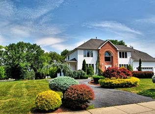 2 Brentwood Dr, Manalapan, NJ