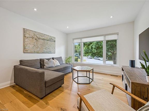 5th image of 132 Osborne Cres