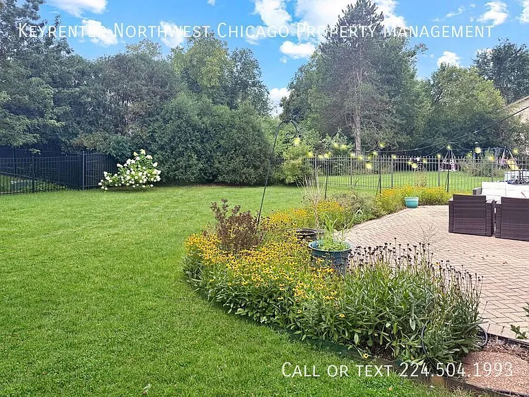 1141 Glenwood Ln — Photo 3
