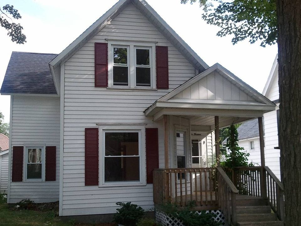 1st image of 214 E Bremer St