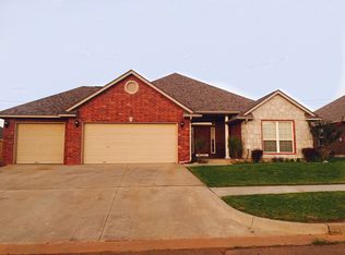 10212 Ashford Dr, Yukon, OK 73099