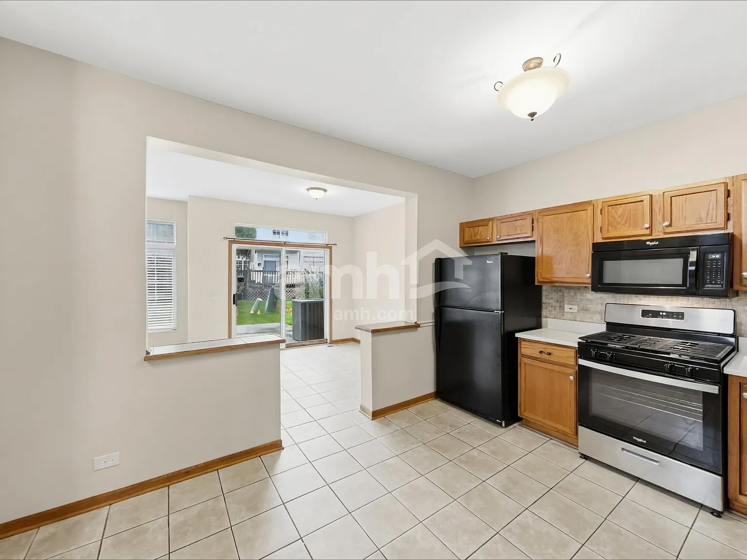 3 bed, 1.5 bath, 1652 sqft, $2,685 — Photo 3