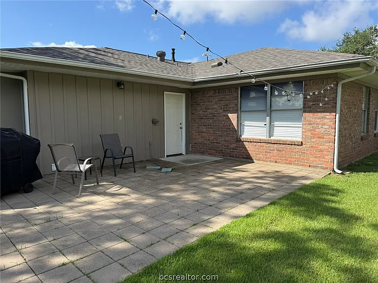 408 Brookside Dr W — Photo 23