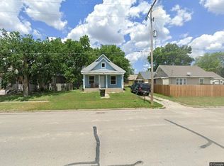 915 E Ash St, Salina, KS 67401