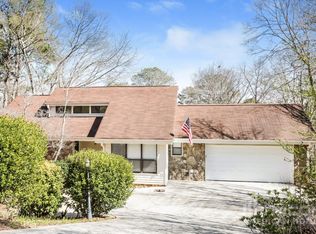 3958 Cotswold Dr, Lilburn, GA 30047