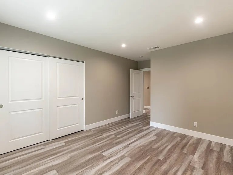6633 Costello Ave — Photo 9