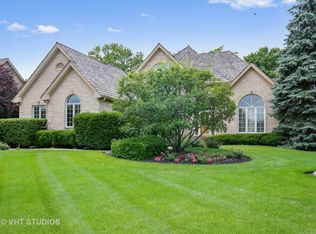 211 Boulder Dr, Lake In The Hills, IL 60156