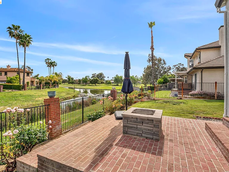 5640 Edgeview Dr — Photo 49