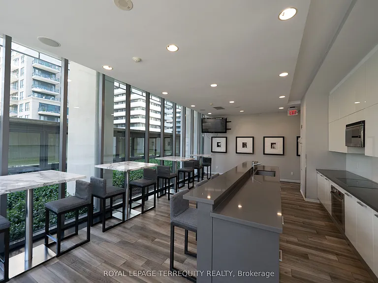 33 Charles St E #4008 — Photo 21
