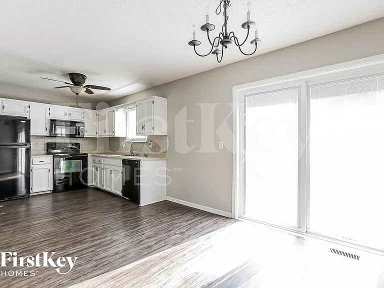 7119 N Shannon Ave — Photo 5