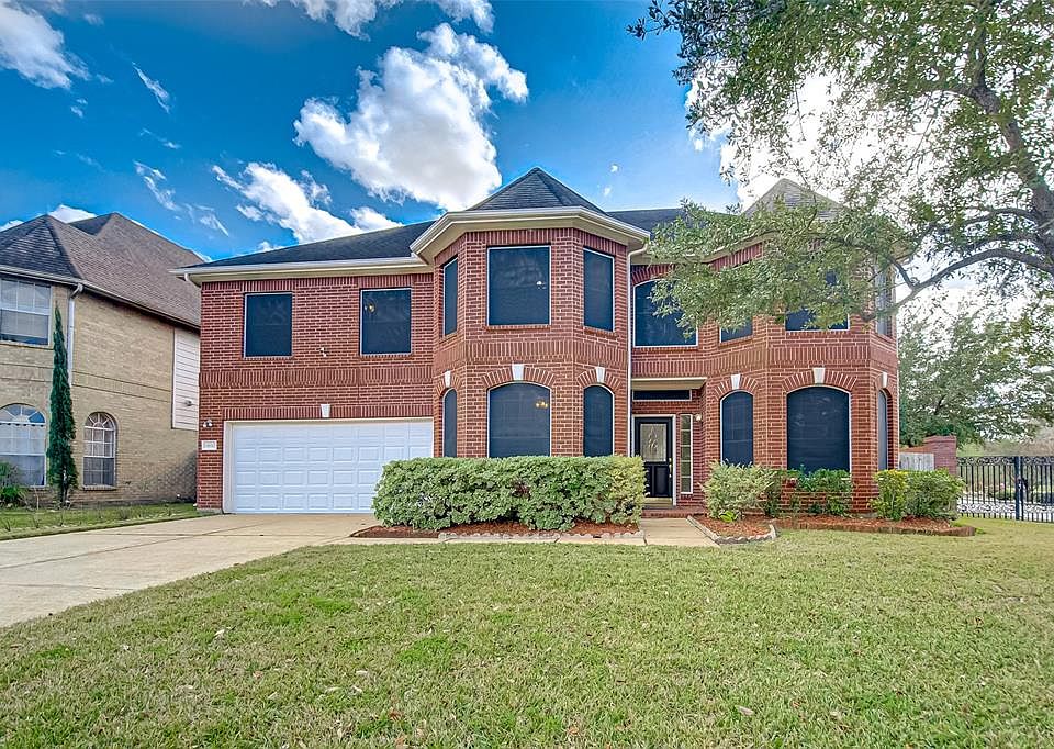 Amazing MOVE-IN Ready home, Soooo Clean and Fresh Paint throughout! No Carpeting - All hard Flooring! 5 Bedrooms, (1 Guest Room Downstairs), 3 Full Baths PLUS TEXAS Sized Gameroom, TEXAS Sized Master and Texas Sized Backyard! Kitchen Remodel Complete
