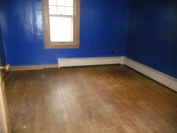 3rd image of 180 W Crawford Ave