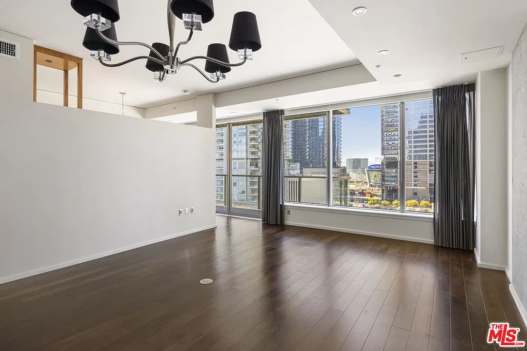 2 bed, 2.0 bath, 1160 sqft, $3,700 — Photo 4
