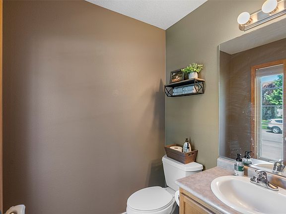 5th image of 3023 SW Applewood St