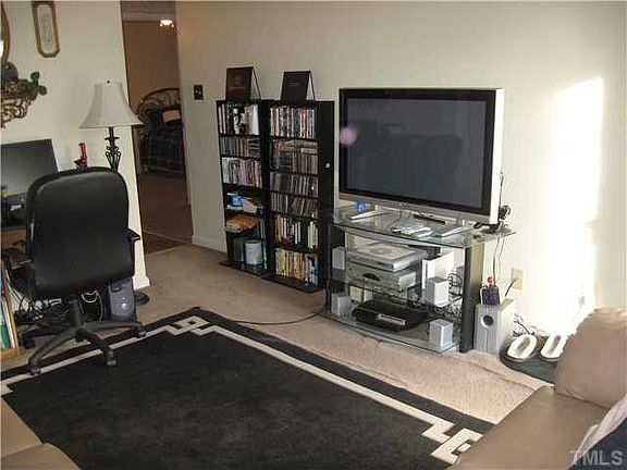 4th image of 2631 Camellia Dr
