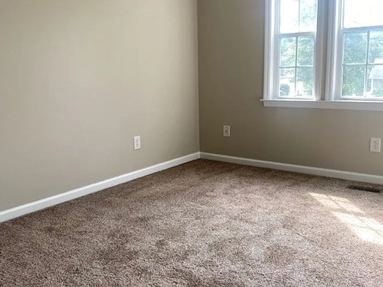 211 Koufax Dr — Photo 14