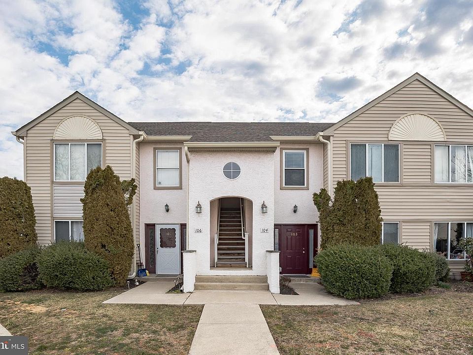 1st image of 104 Yellowwood Ct #104