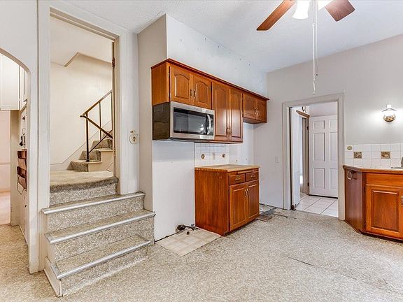 5th image of 525 W 10th St