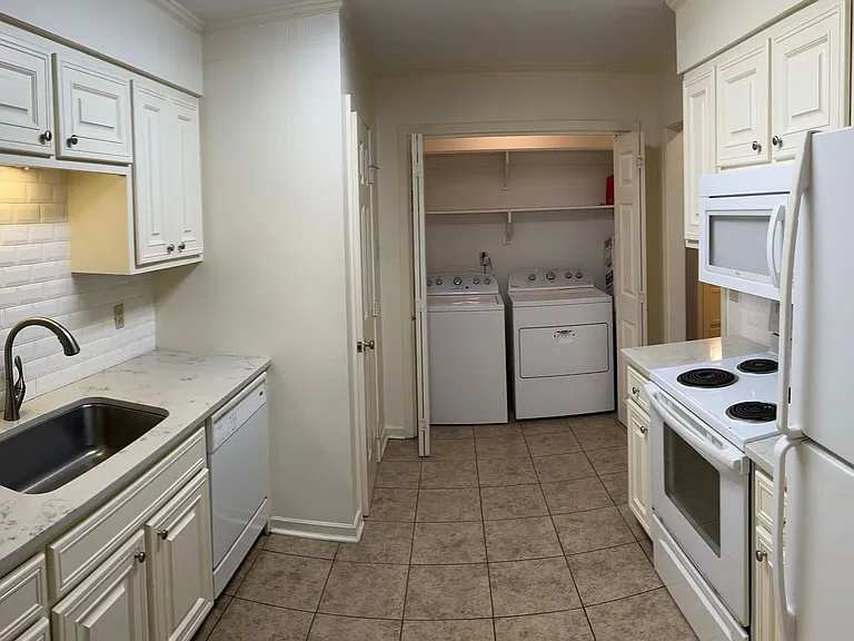 10 Foxcroft Ct — Photo 7