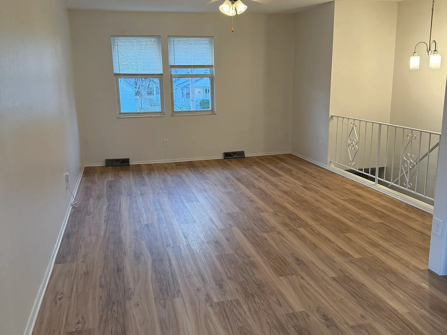 3 bed, 1.5 bath, 1100 sqft, $1,295 — Photo 2