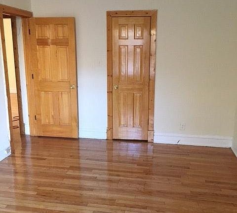 4th image of 1360 E 52nd St #3E