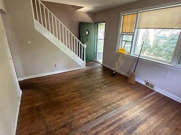 4th image of 1749 Lukens Ave