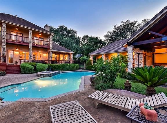 3rd image of 3987 Westlake Dr