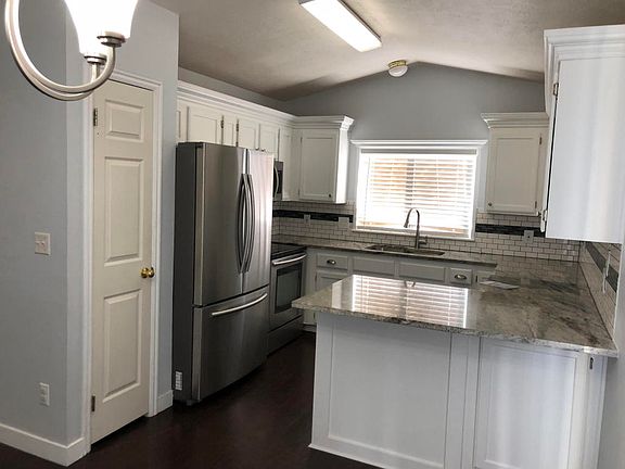 4th image of 444 E Sunland Dr #32