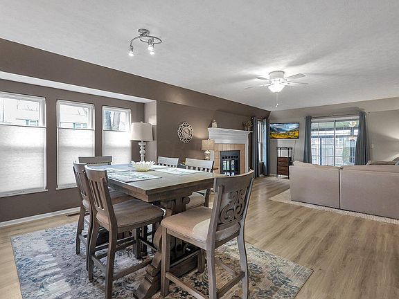 5th image of 168 Scottsbury Ct