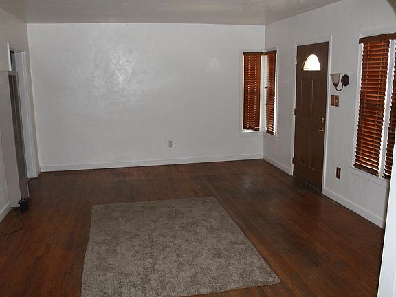 2nd image of 815 Beatrice Ave