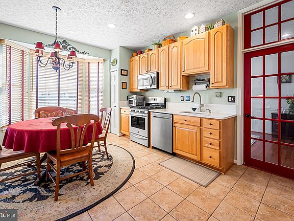 2nd image of 811 High Plain Dr