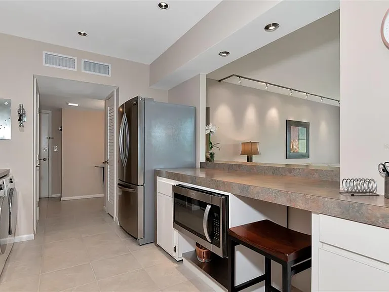 1111 N Gulfstream Ave #1A — Photo 31