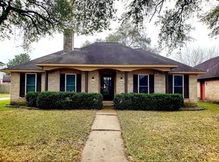 214 Queens Ct, Stafford, TX 77477