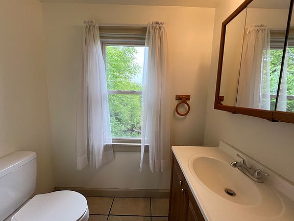 5th image of 80 Meadow Pl #5
