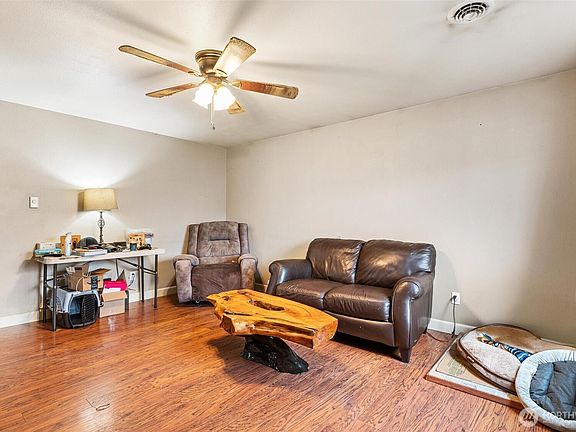 3rd image of 510 Brown Street SE