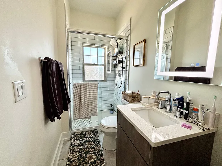 Roanoke Apartments — Photo 11
