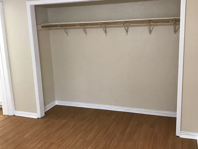 1121 Houston Dr — Photo 15