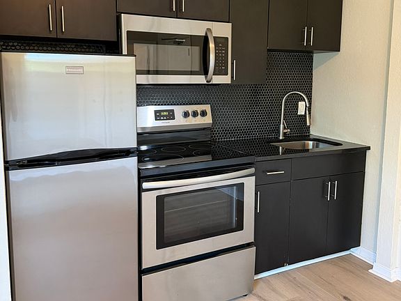 5th image of 2334 3rd Ave S #2