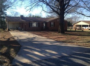 101 Primrose Ln, Lexington, NC 27295