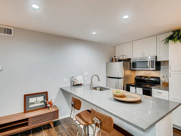 910 Duncan Ln #16 — Photo 3