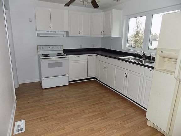 3rd image of 1013 Collingwood Ave