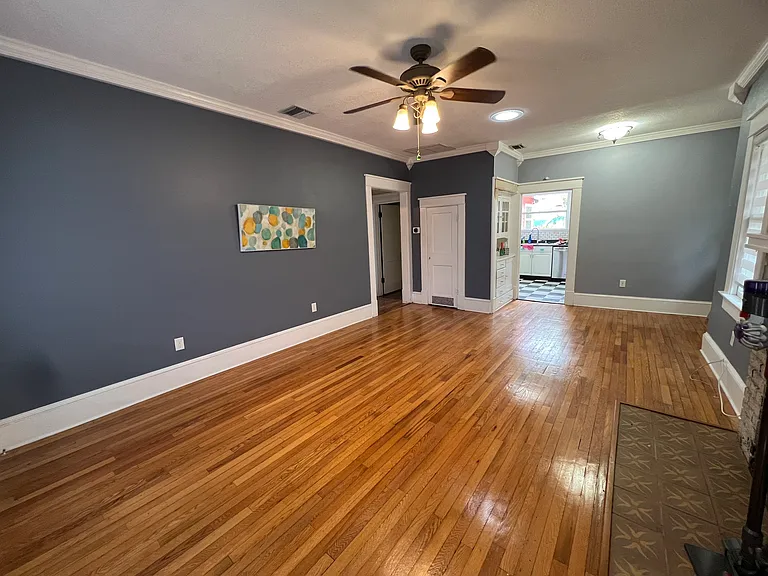 2511 Burlington Ave N — Photo 8