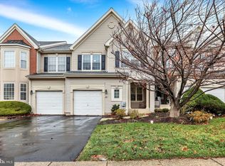102 Julian Dr E #E, Warminster, PA 18974