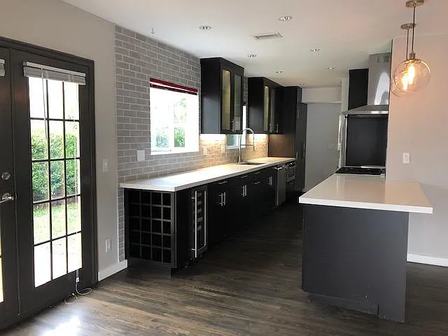 3 bed, 1350 sqft, $3,750 — Photo 2